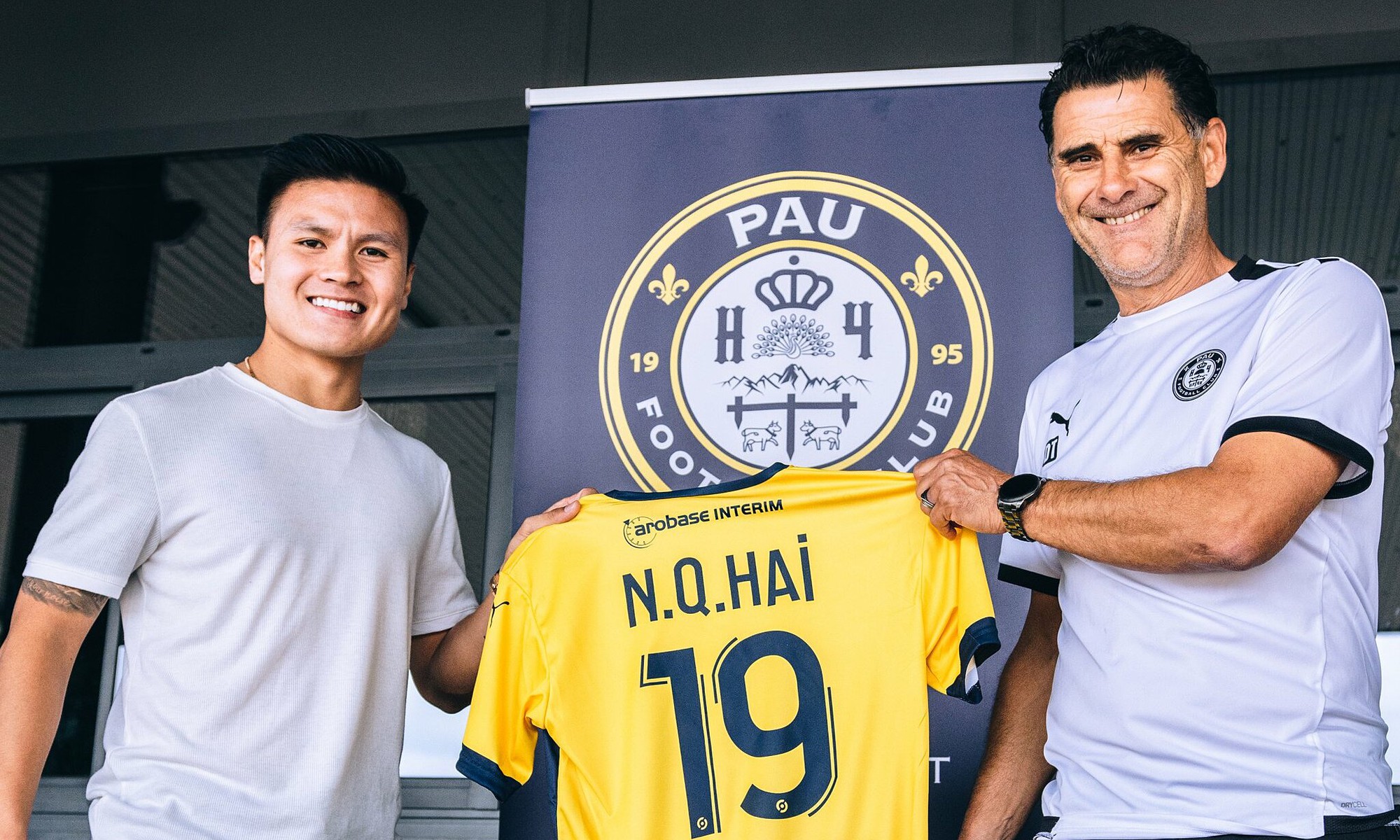 Tin sáng (10/6): HLV Tholot từ chức, Quang Hải sẽ ở lại Pau FC? - Ảnh 1.