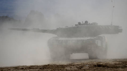 Siêu tăng Leopard 2 chiến đấu ở Ukraine cứ ra trận là bị Nga huỷ diệt - Ảnh 1.