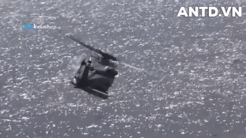 Toàn cảnh vụ lính đặc nhiệm Italy đổ bộ từ trực thăng SH-90A để giải cứu tàu hàng khổng lồ - Ảnh 17.