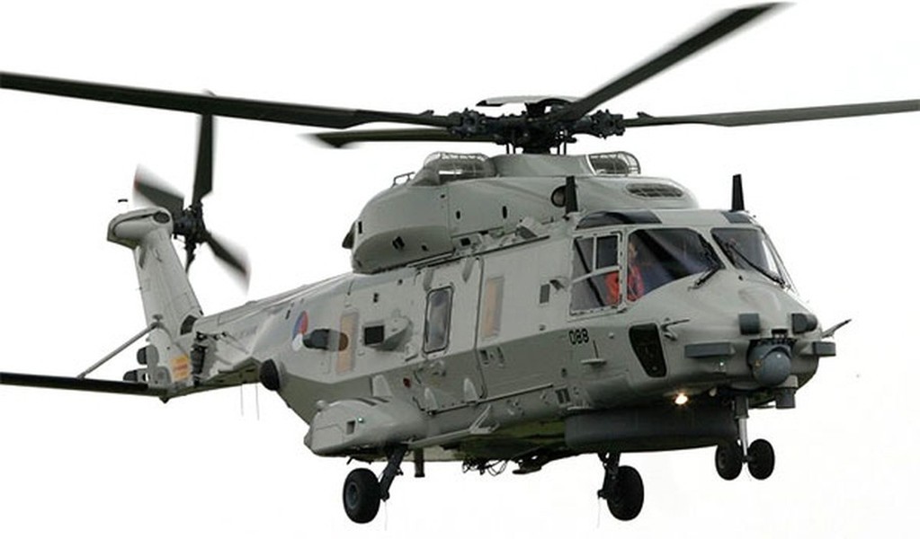 Toàn cảnh vụ lính đặc nhiệm Italy đổ bộ từ trực thăng SH-90A để giải cứu tàu hàng khổng lồ - Ảnh 25.