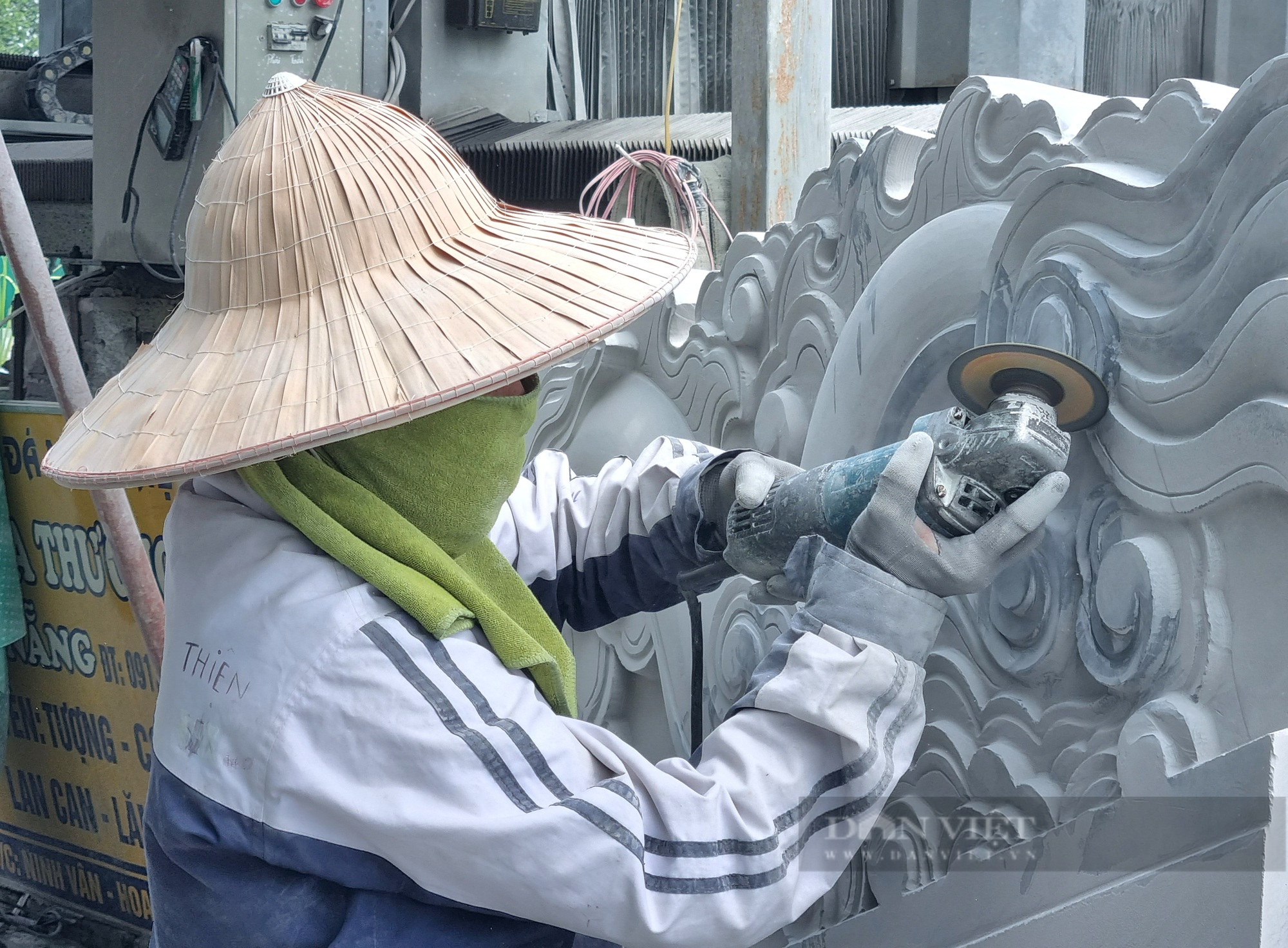 Ninh Bình: Cận cảnh nghề chế tác đá mỹ nghệ ở ngoài trời gần 40 độ C - Ảnh 5.