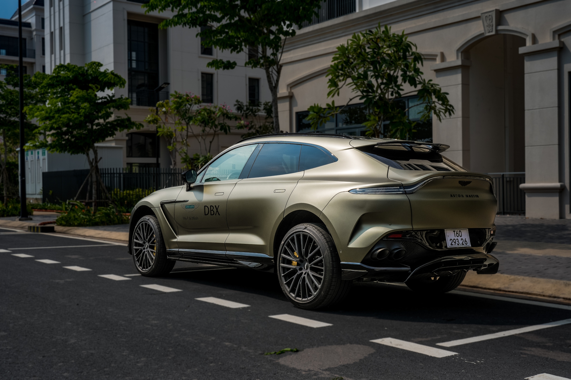 Aston Martin DBX707 thứ 3 lăn bánh tại Việt Nam, giá gần 22 tỷ đồng - Ảnh 5.