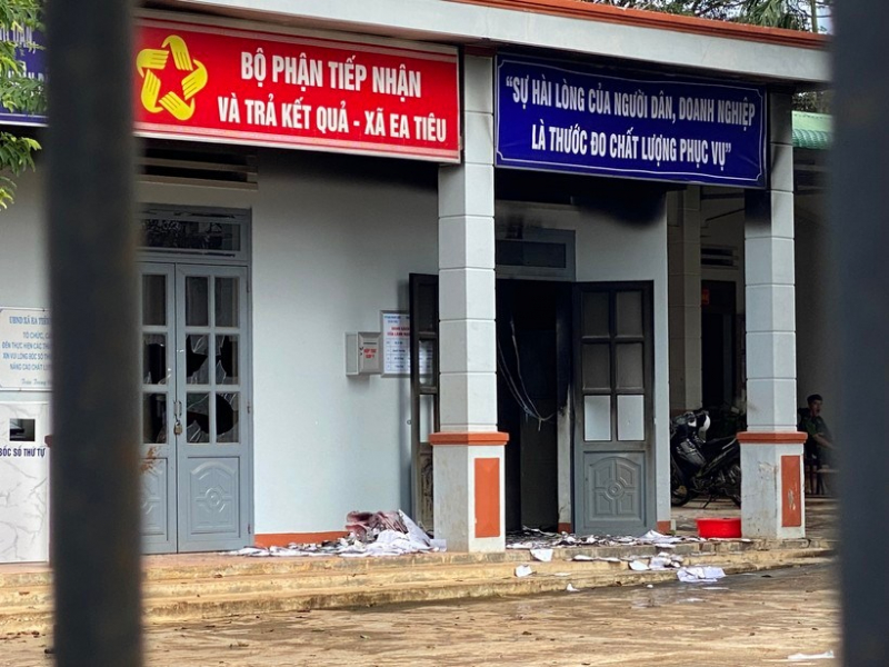 Đã bắt được 6 đối tượng trong nhóm người tấn công trụ sở công an ở Đắk Lắk - Ảnh 2.