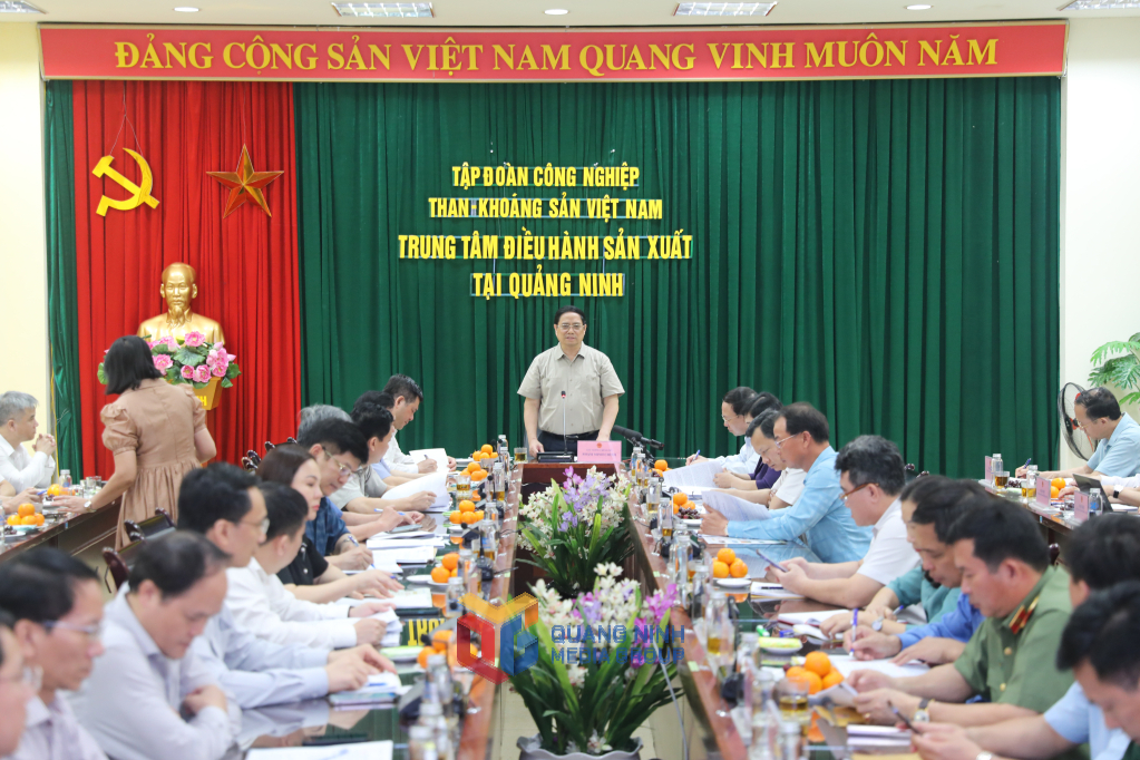 Thủ tướng Phạm Minh Chính kiểm tra tình hình sản xuất, cung ứng điện tại Quảng Ninh - Ảnh 1.