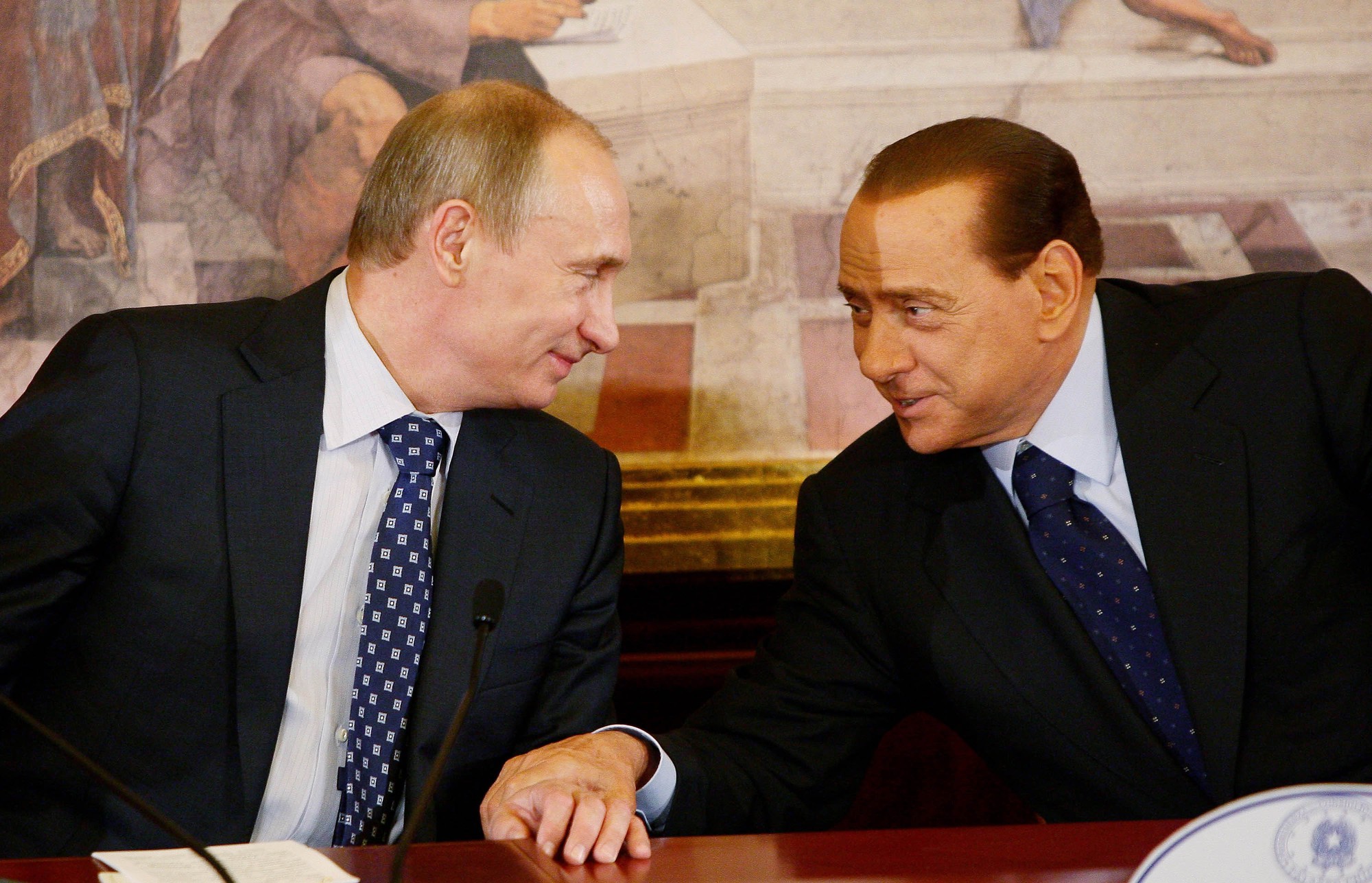 Cựu Thủ tướng Italia Silvio Berlusconi qua đời, Tổng thống Nga Putin thương tiếc &quot;người bạn thực sự&quot; - Ảnh 2.
