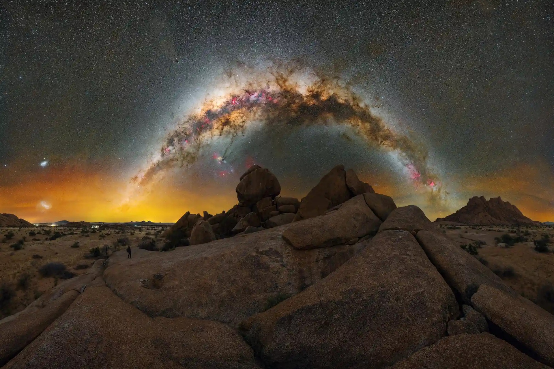Những bức ảnh dải ngân hà đẹp nhất năm - Ảnh 3.