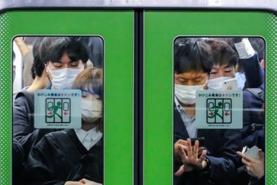 Kẻ bán clip quấy rối phụ nữ trên tàu điện ngầm Nhật Bản - Ảnh 1.