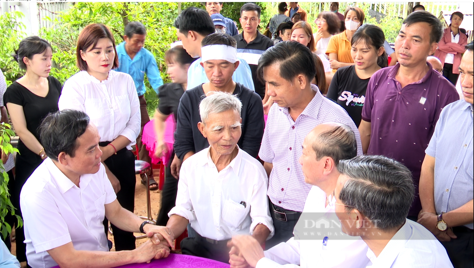 Phó Thủ tướng Trần Lưu Quang thăm, viếng các nạn nhân trong vụ tấn công bằng súng ở Đắk Lắk - Ảnh 3.
