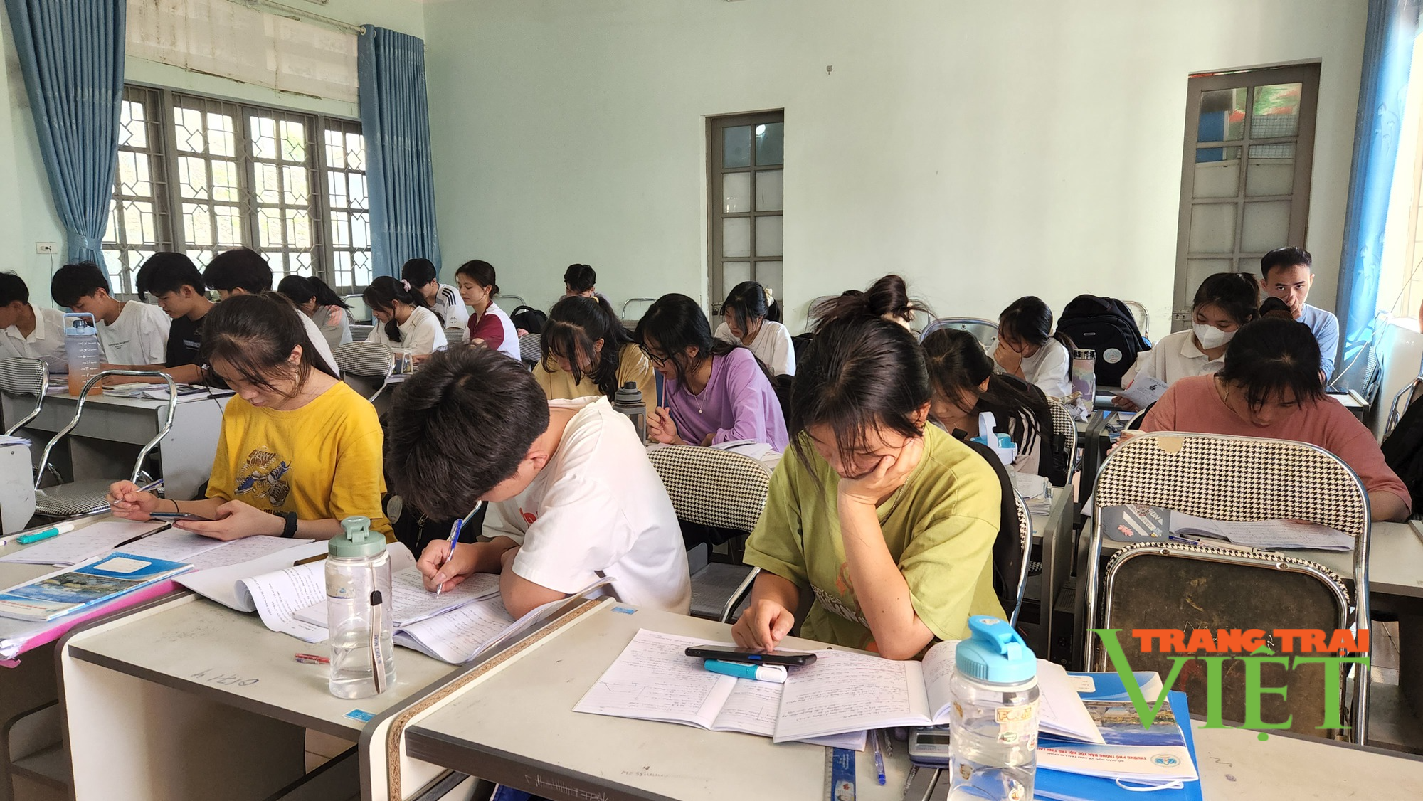 Lai Châu: Tập trung cao độ cho ôn thi tốt nghiệp THPT 2023 - Ảnh 1.