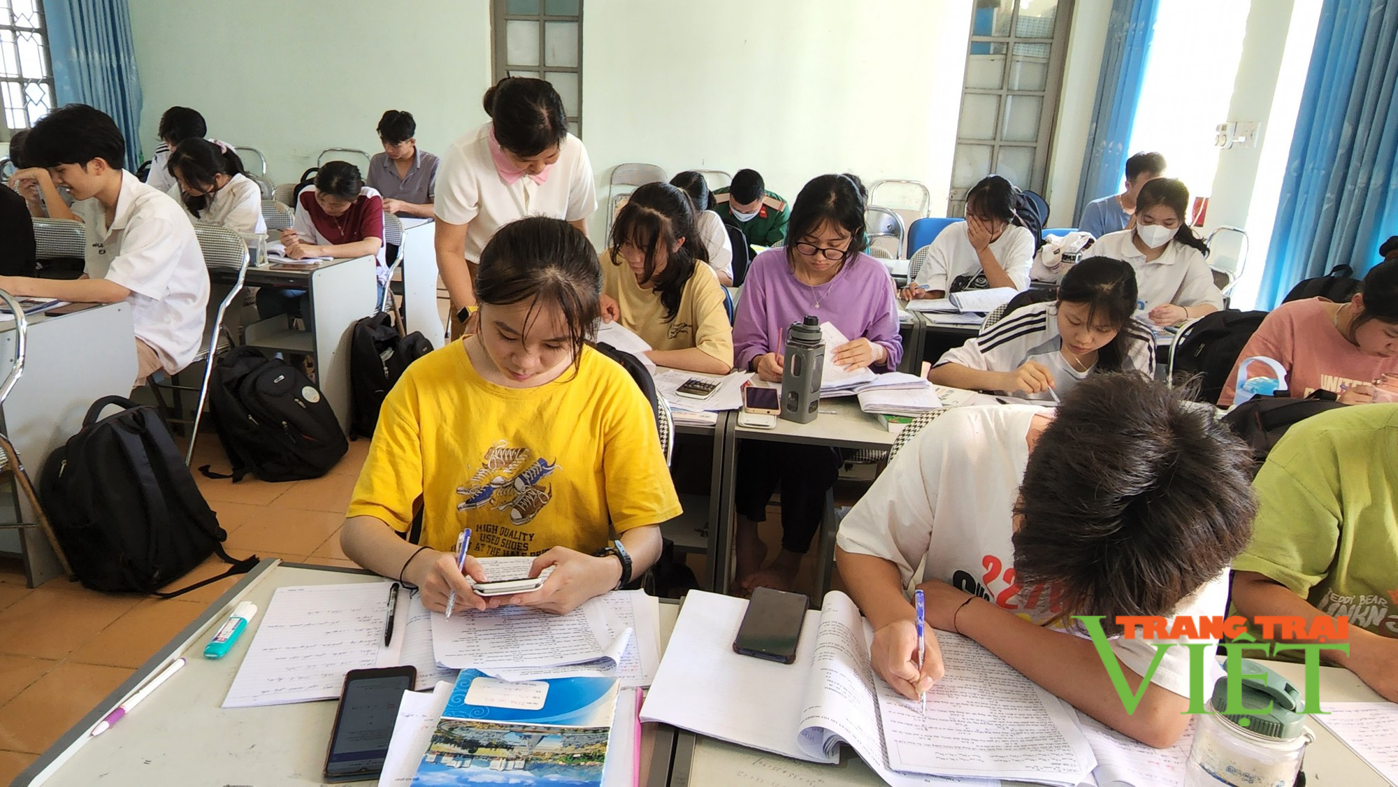 Lai Châu: Tập trung cao độ cho ôn thi tốt nghiệp THPT 2023 - Ảnh 2.
