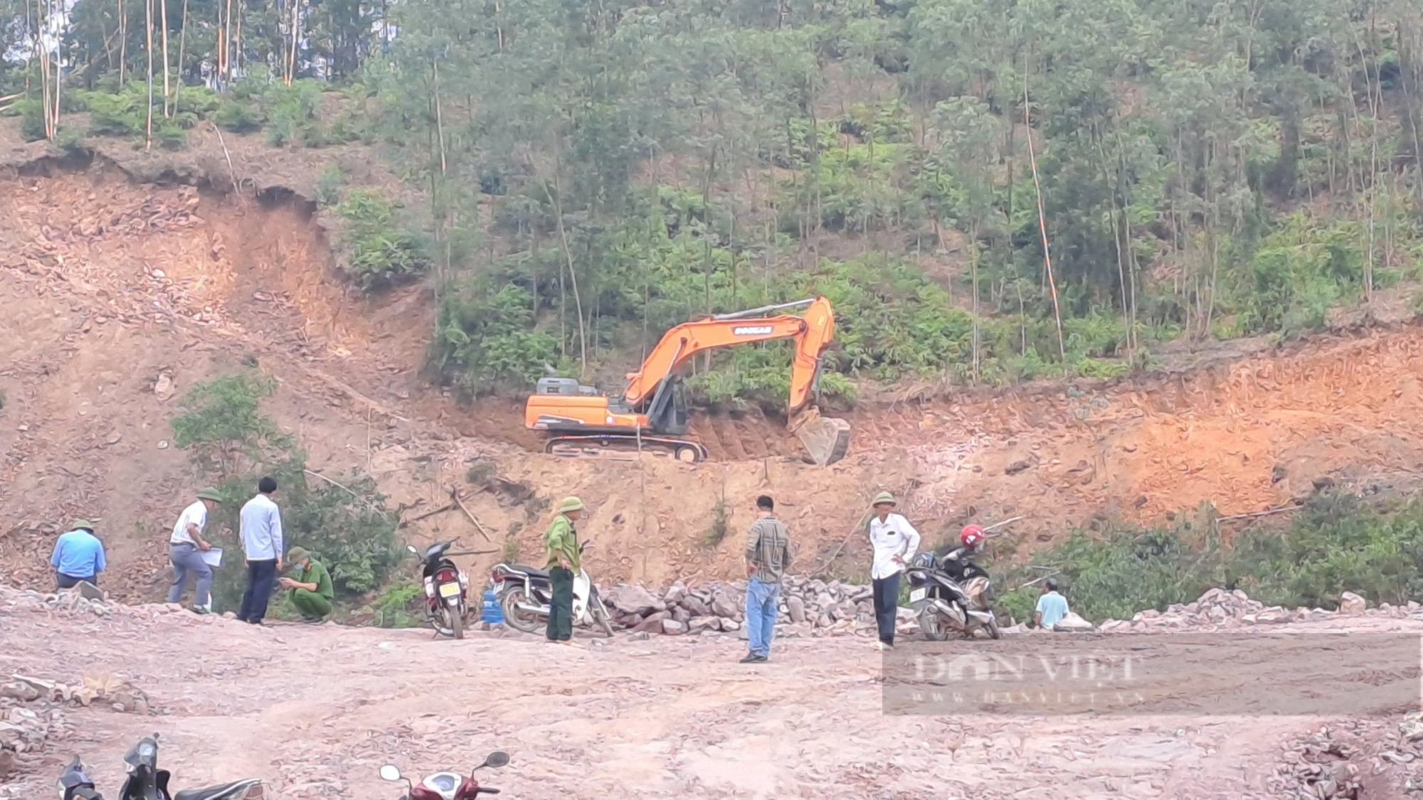 Thái Nguyên: Doanh nghiệp san gạt phần đất chưa giải phóng mặt bằng, nhiều người dân tập trung phản đối - Ảnh 3.