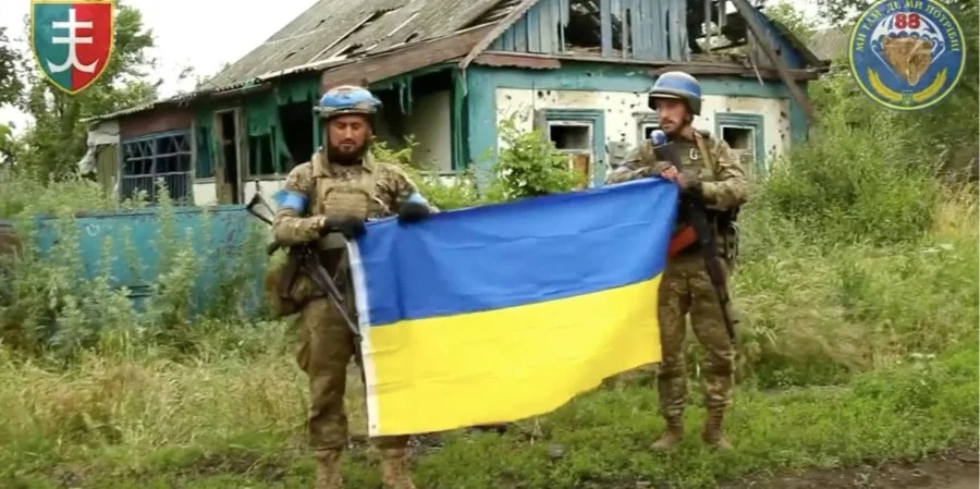 Lính thuỷ đánh bộ Ukraine tuyên bố tiêu diệt, bắt sống 54 lính Nga trong trận chiến giải phóng ngôi làng này - Ảnh 1.