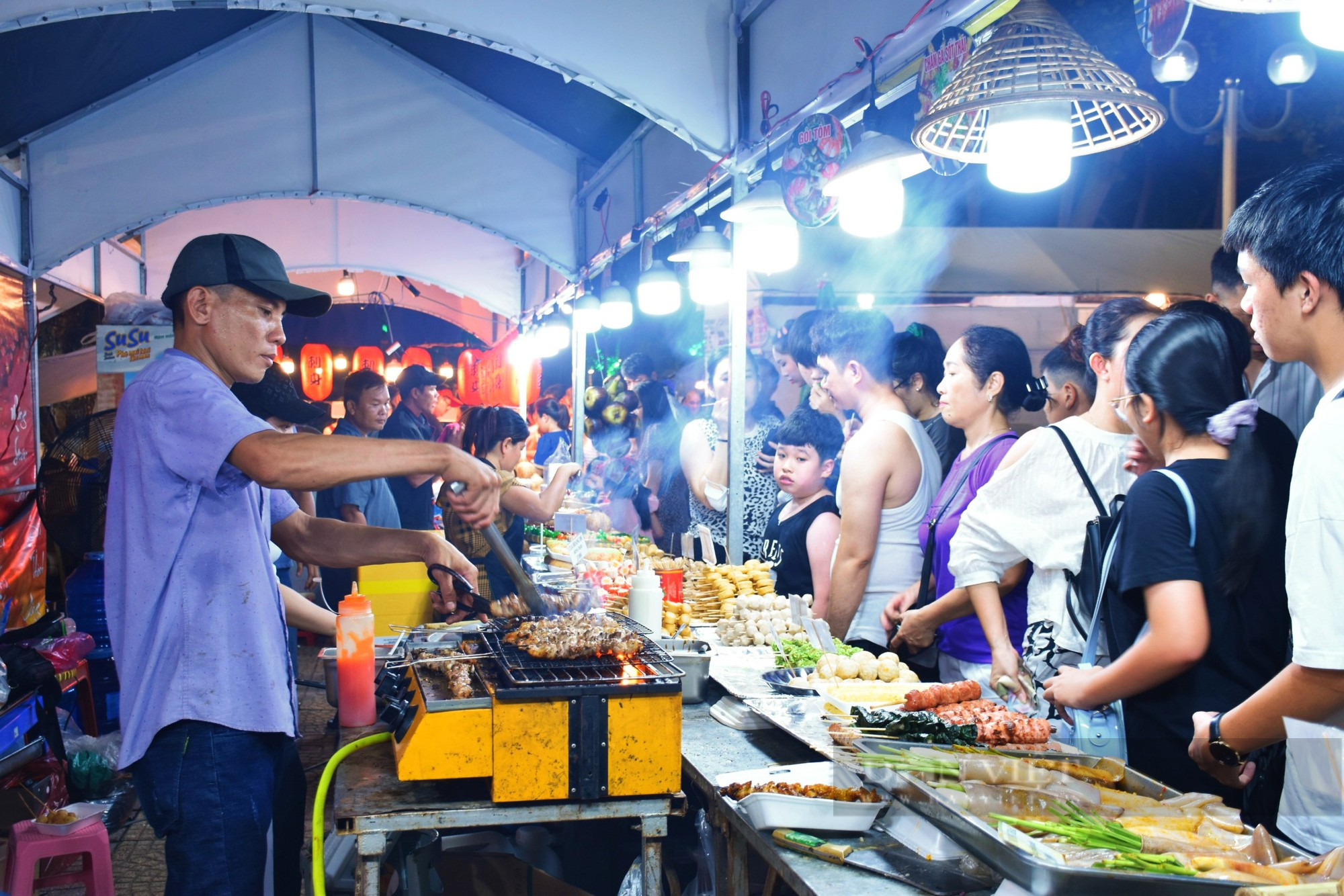 Hàng trăm món ăn đặc sản nổi tiếng của 3 miền được giới thiệu tại TP.Nha Trang - Ảnh 2.