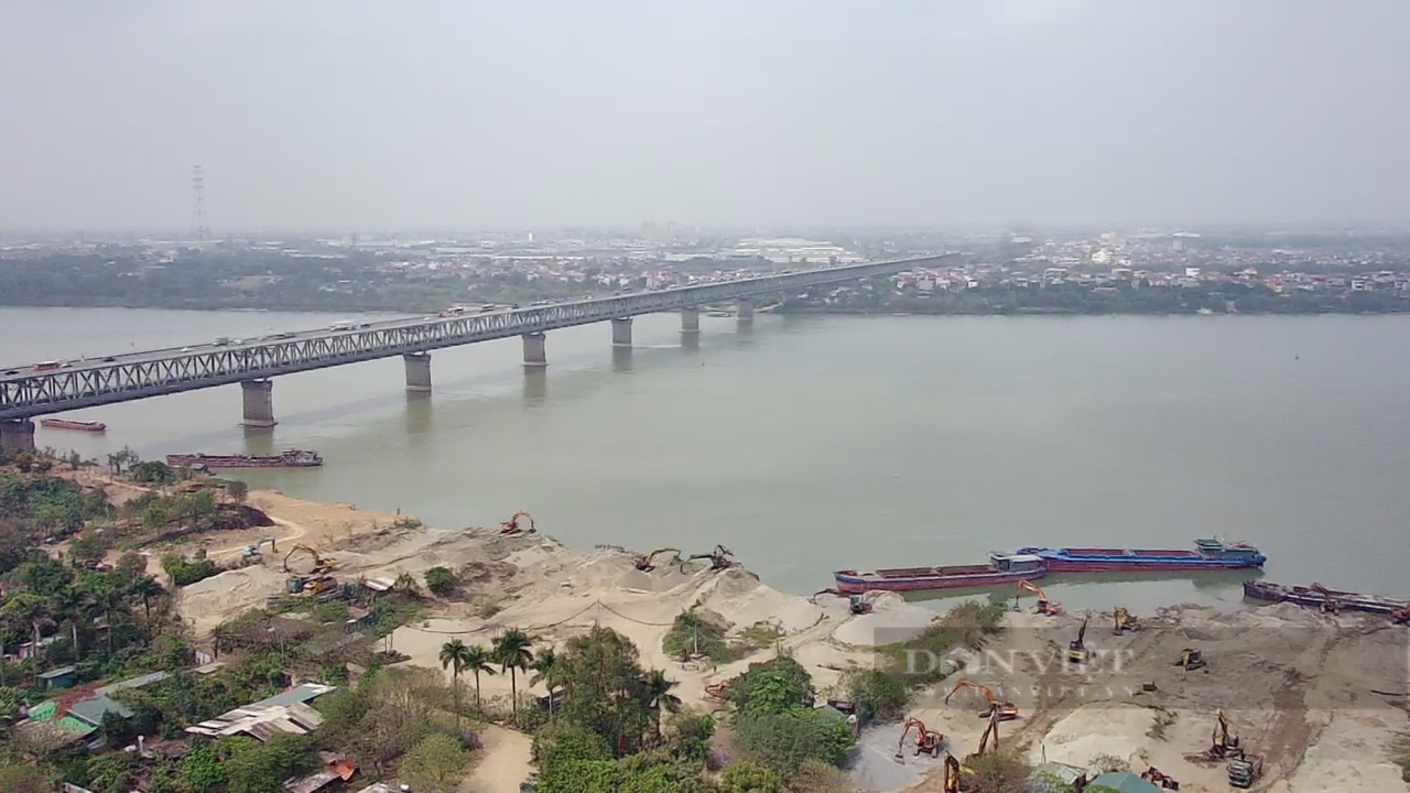 Hà Nội: Sẽ tháo dỡ công trình vi phạm ở ven sông Hồng trước mùa mưa bão - Ảnh 1.