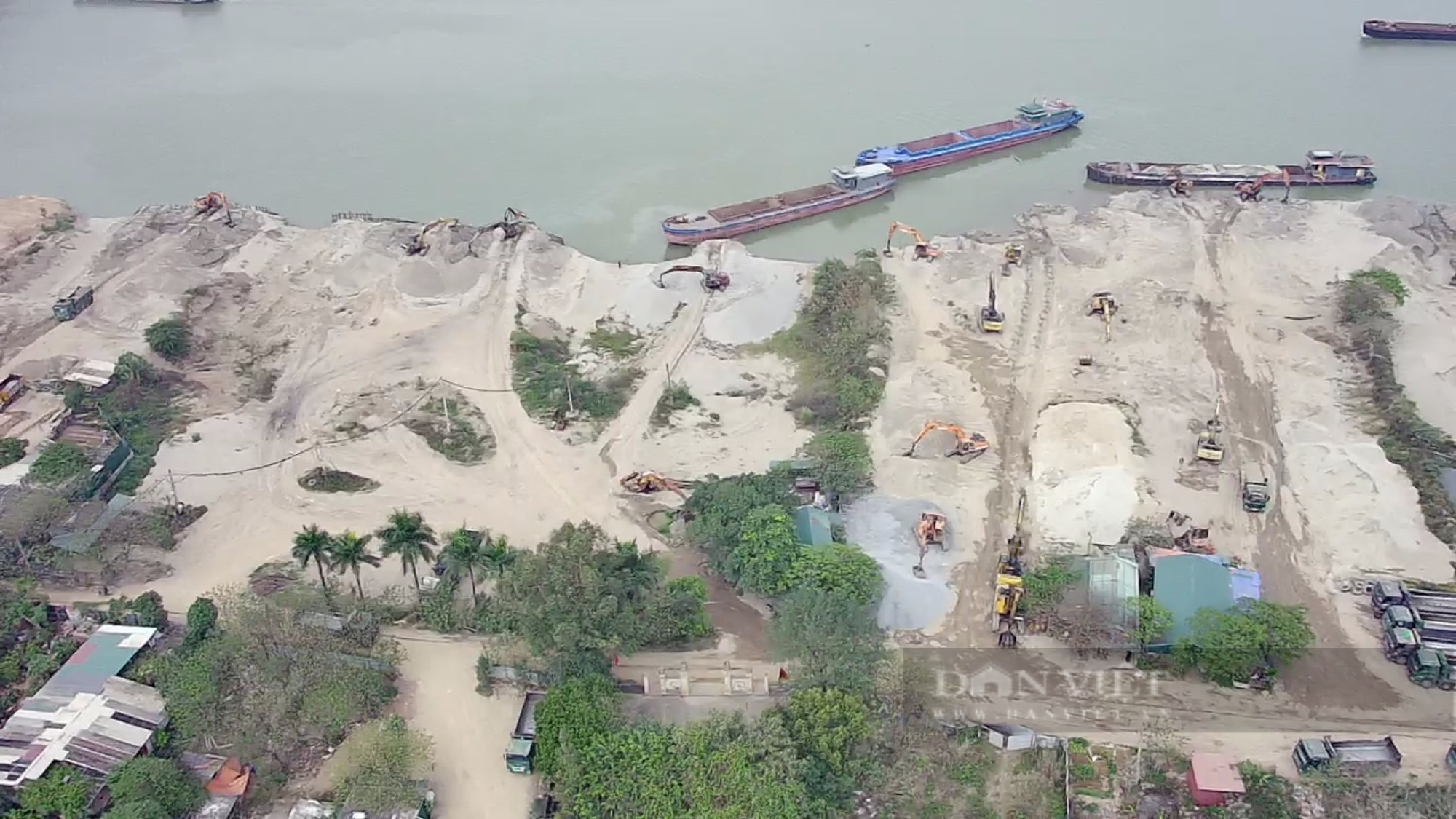 Hà Nội: Sẽ tháo dỡ công trình vi phạm ở ven sông Hồng trước mùa mưa bão - Ảnh 3.