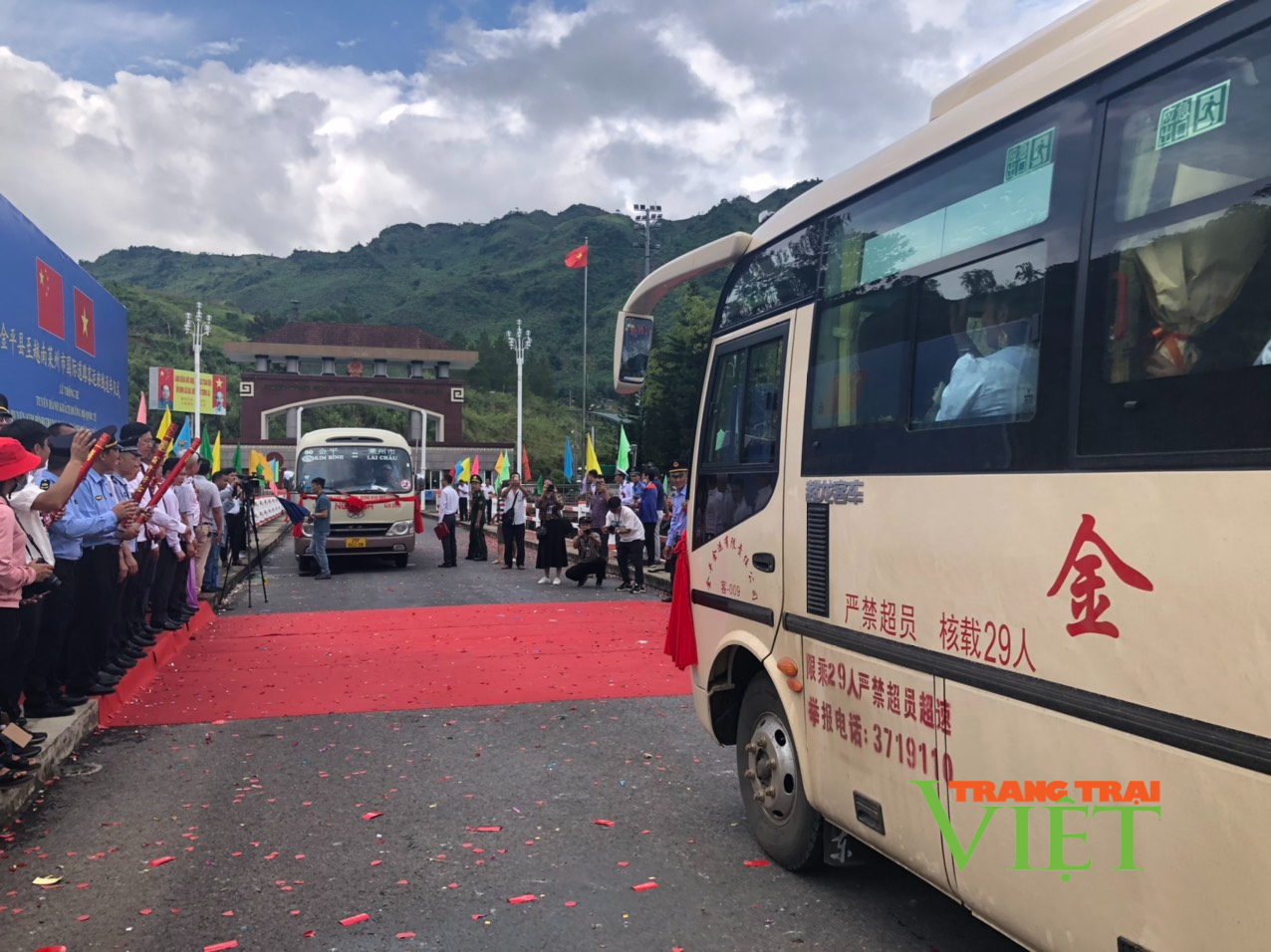 Thông tuyến vận tải hành khách quốc tế Lai Châu – Vân Nam - Ảnh 1.