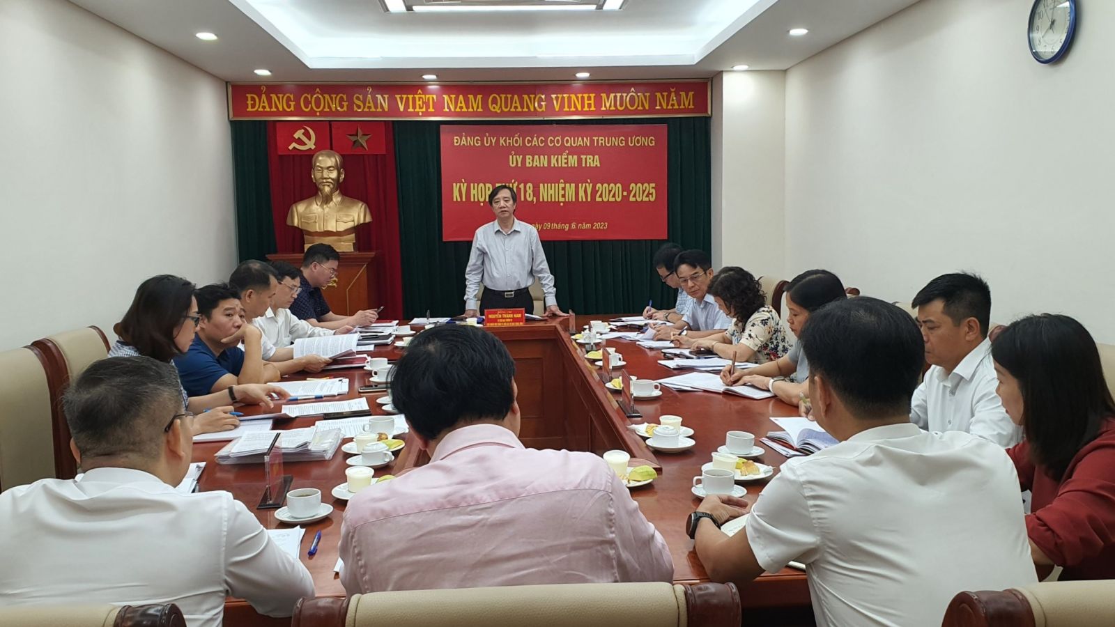 Giám đốc Bệnh viện Thể thao Việt Nam bị cách chức vụ Đảng - Ảnh 1.