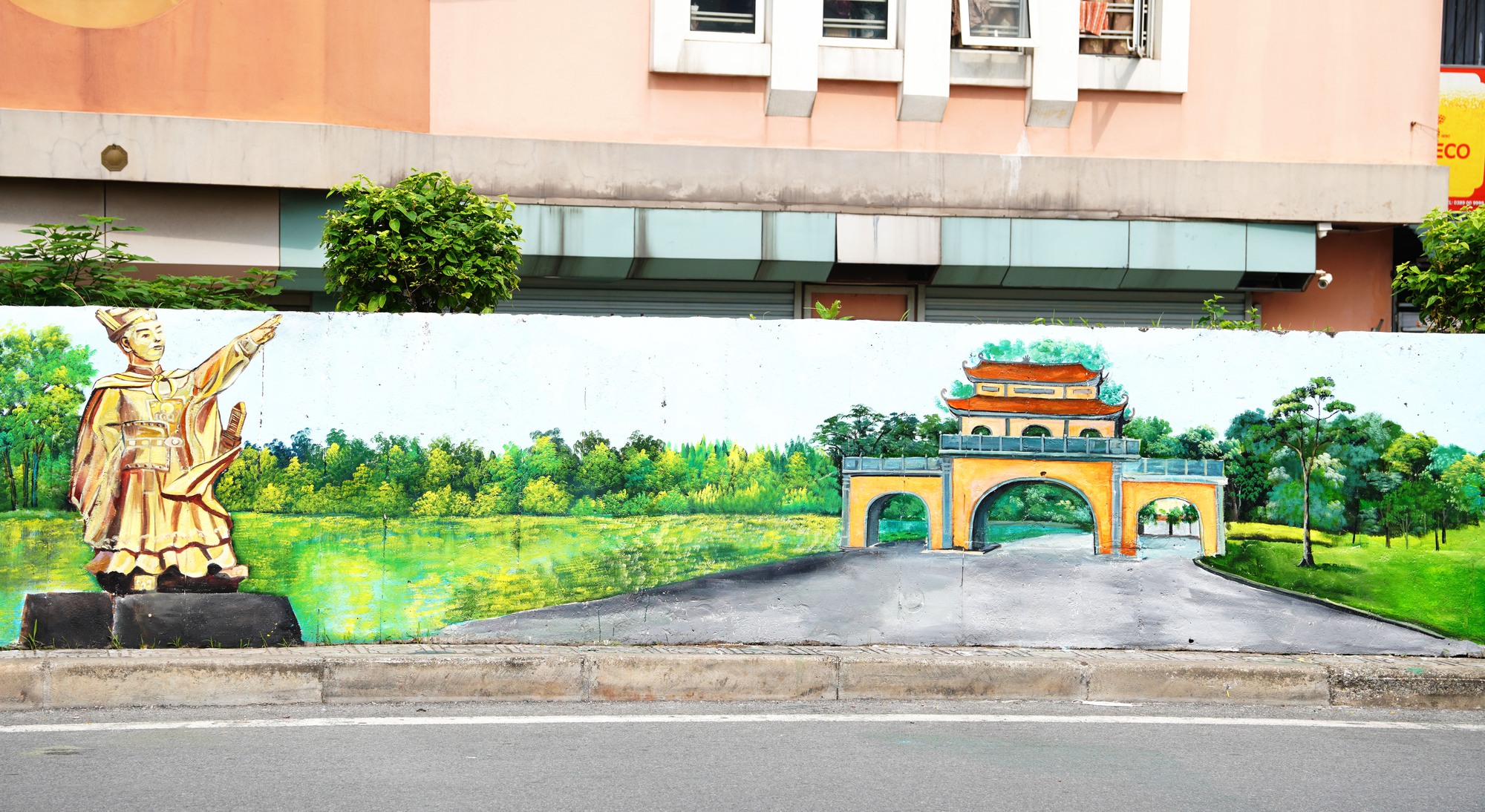 Ngắm nhìn con đường bích hoạ tại Long Biên - Ảnh 3.