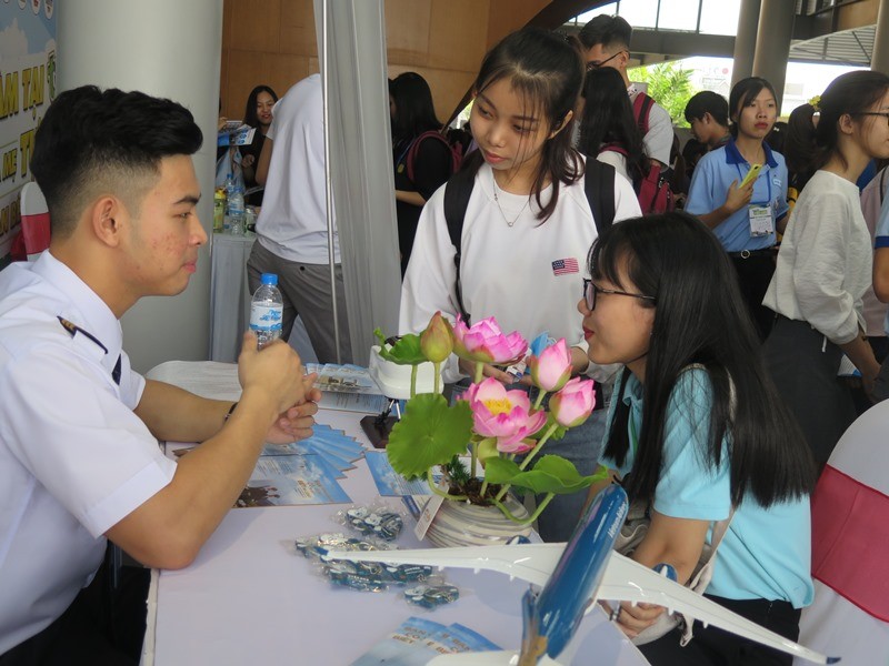 Sinh viên giỏi &quot;chê&quot; cơ quan nhà nước – bài 2: Doanh nghiệp vượt mặt nhà nước để &quot;săn&quot; người giỏi - Ảnh 3.