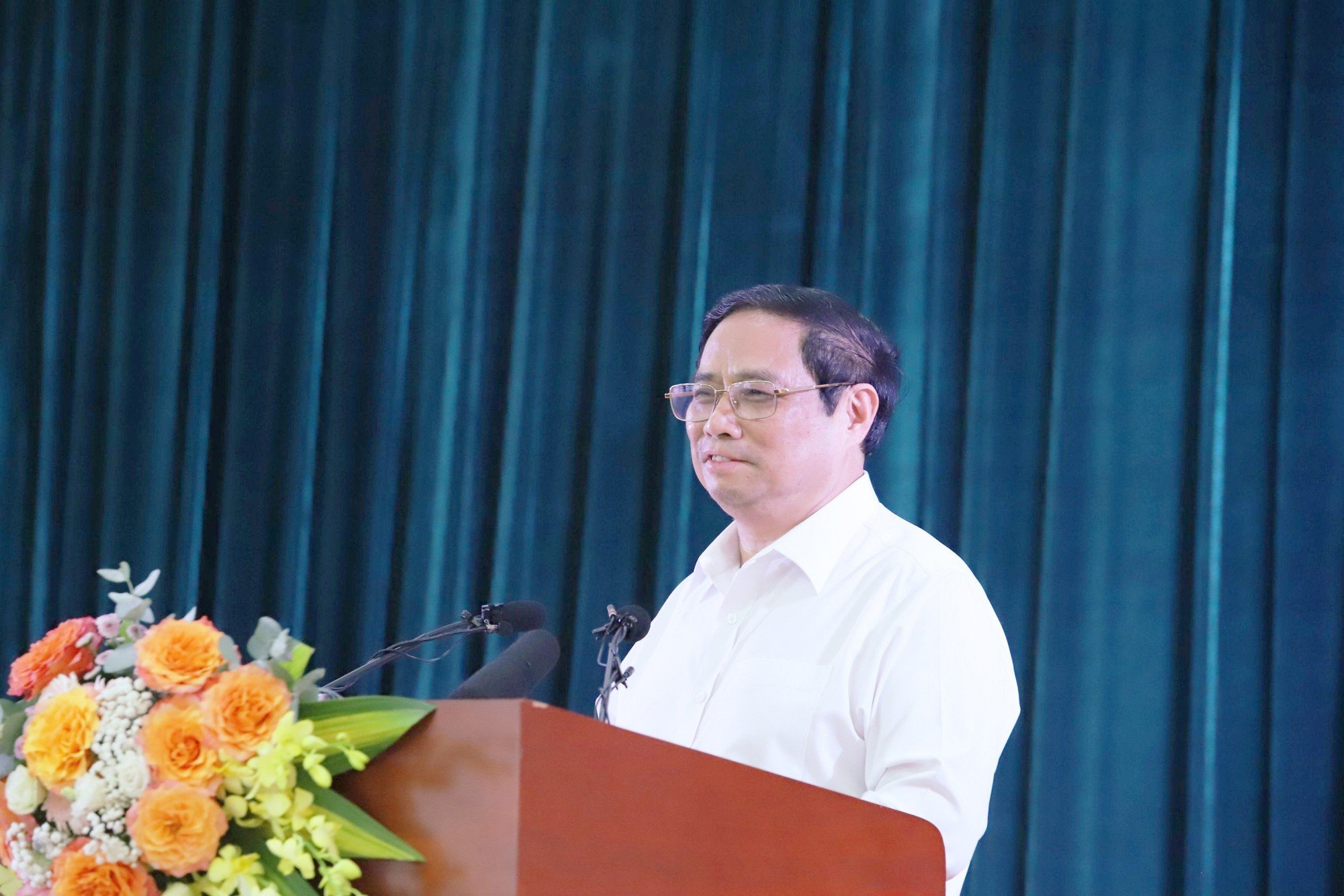 Thủ tướng Phạm Minh Chính xúc động khi chứng kiến sự cống hiến bền bỉ, dẻo dai của các nhà báo - Ảnh 1.