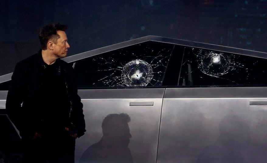 Mẫu xe biến Elon Musk thành trò đùa trên mạng bị lỗi nghiêm trọng - Ảnh 2.