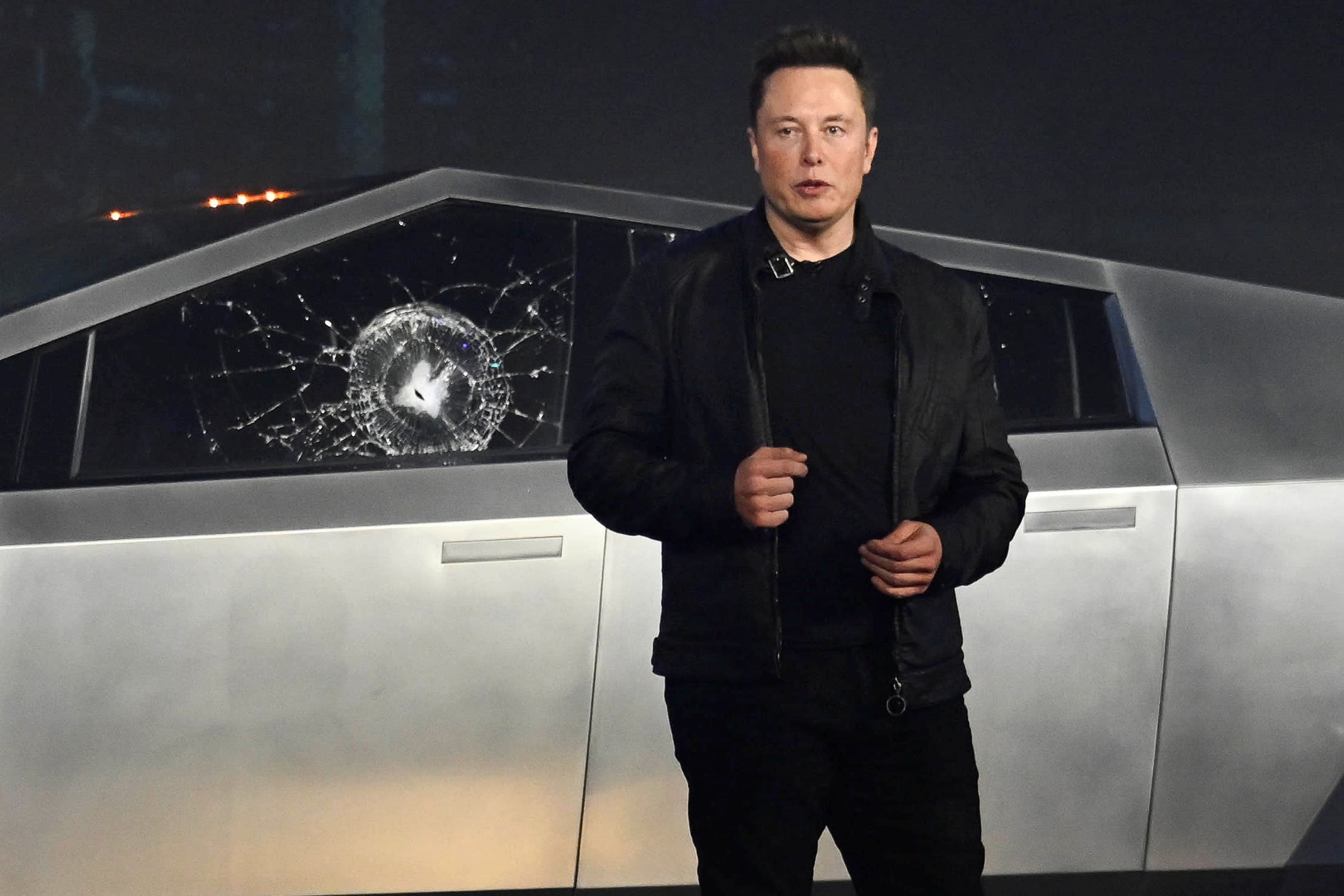 Mẫu xe biến Elon Musk thành trò đùa trên mạng bị lỗi nghiêm trọng - Ảnh 1.