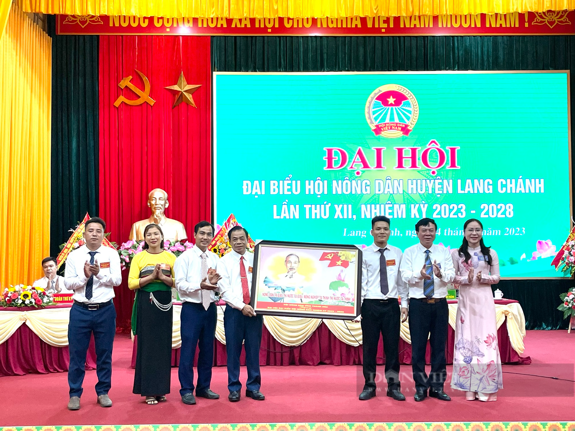 Ông Lò Văn Luân tái đắc cử Chủ tịch Hội Nông dân huyện Lang Chánh, tỉnh Thanh Hóa - Ảnh 2.