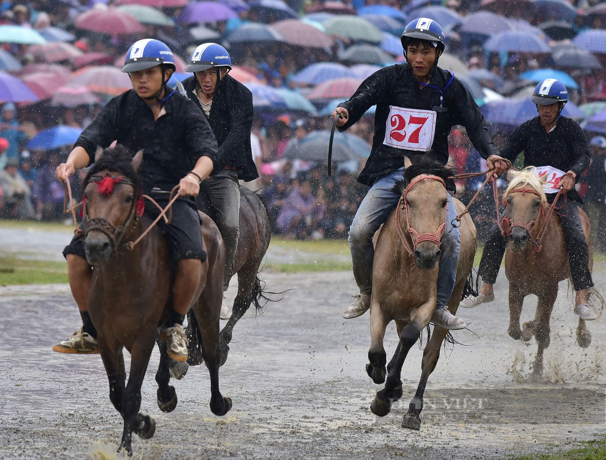 Đặc sắc đua ngựa lễ hội Bắc Hà - Di sản văn hóa phi vật thể cấp quốc gia - Ảnh 1.