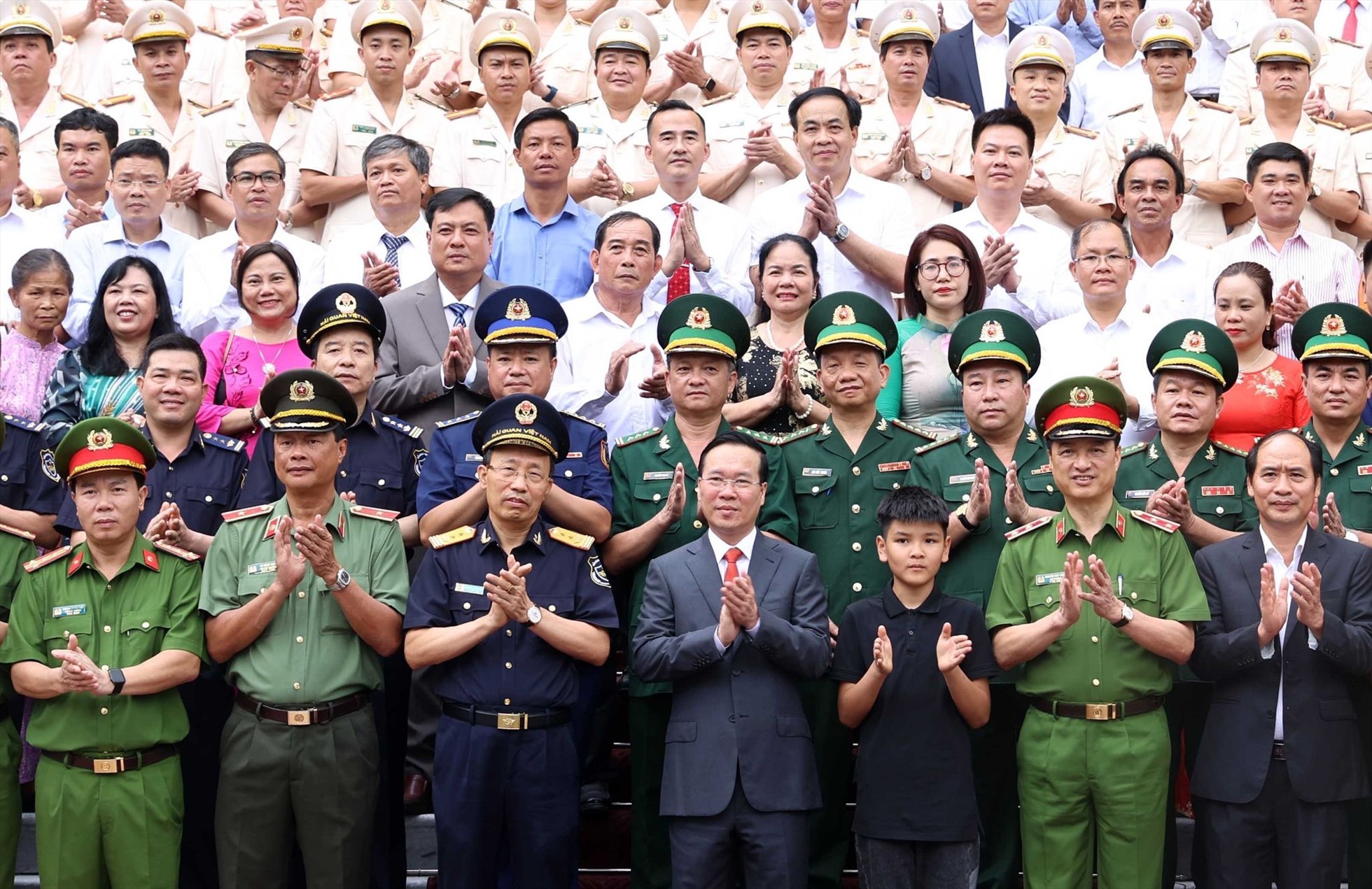 Chủ tịch nước gặp mặt, biểu dương 140 gương điển hình trong phòng, chống ma túy - Ảnh 1.