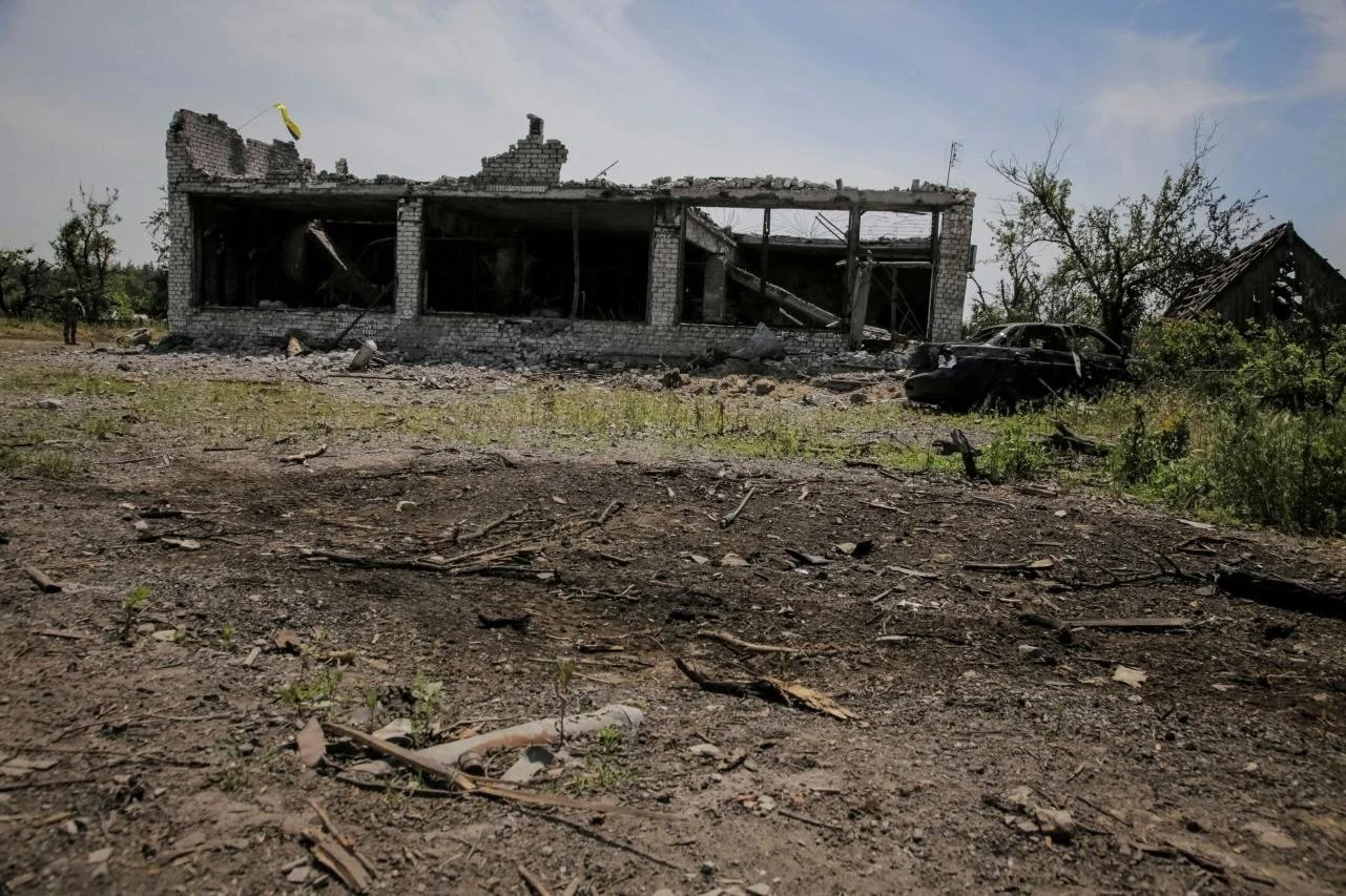 Sốc với cảnh tượng bên trong ngôi làng ở Donetsk Ukraine vừa giành lại từ Nga - Ảnh 3.