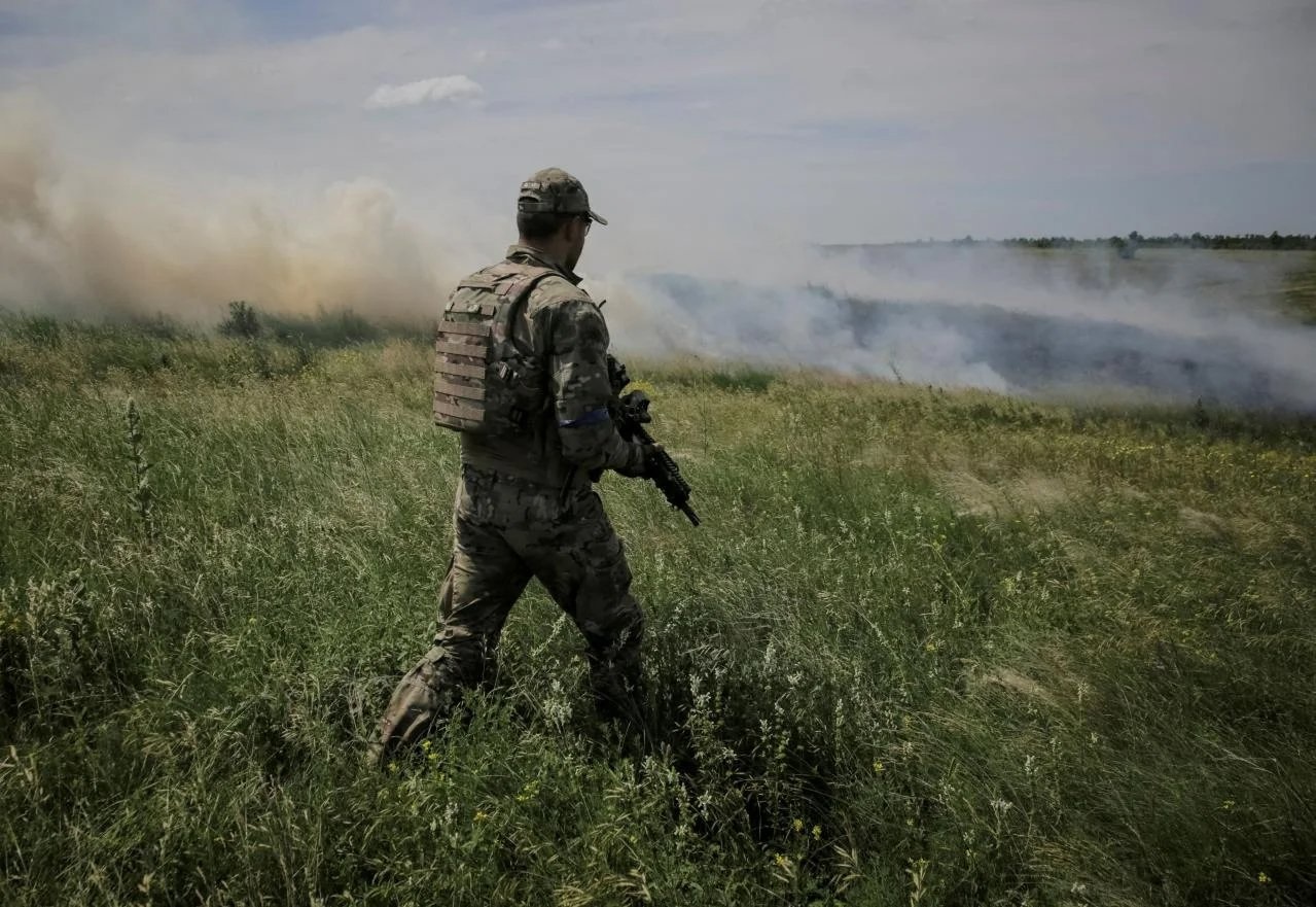 Sốc với cảnh tượng bên trong ngôi làng ở Donetsk Ukraine vừa giành lại từ Nga - Ảnh 6.