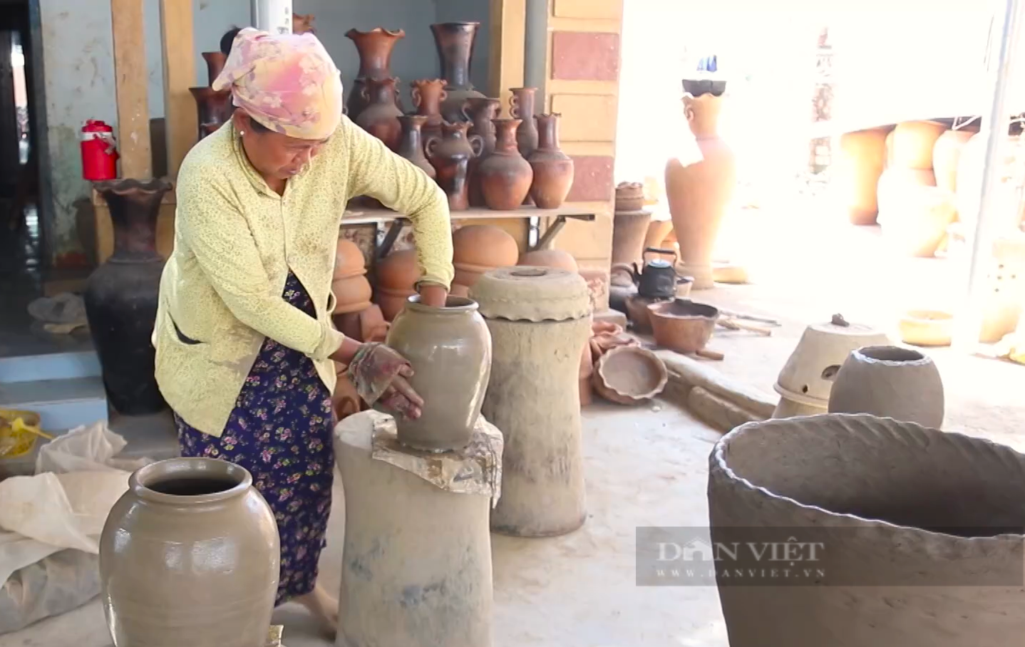 Chủ tịch nước Võ Văn Thưởng thăm làng nghề gốm Bàu Trúc ở Ninh Thuận - Ảnh 5.