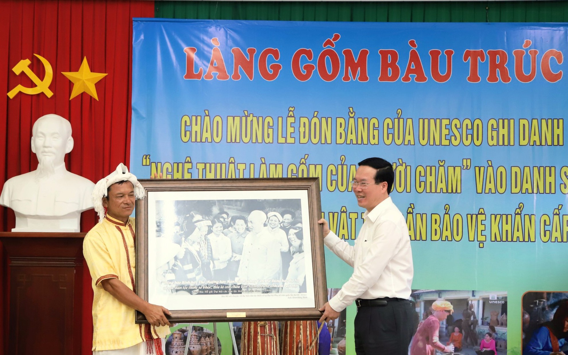Chủ tịch nước Võ Văn Thưởng thăm làng gốm Bàu Trúc ở Ninh Thuận