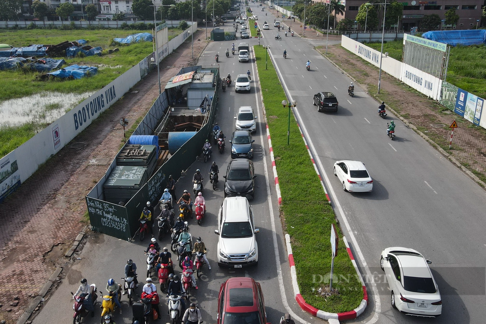 &quot;Lô cốt&quot; án ngữ tứ phía gần dự án nước thải Yên Xá khiến giao thông ùn tắc như cơm bữa - Ảnh 4.