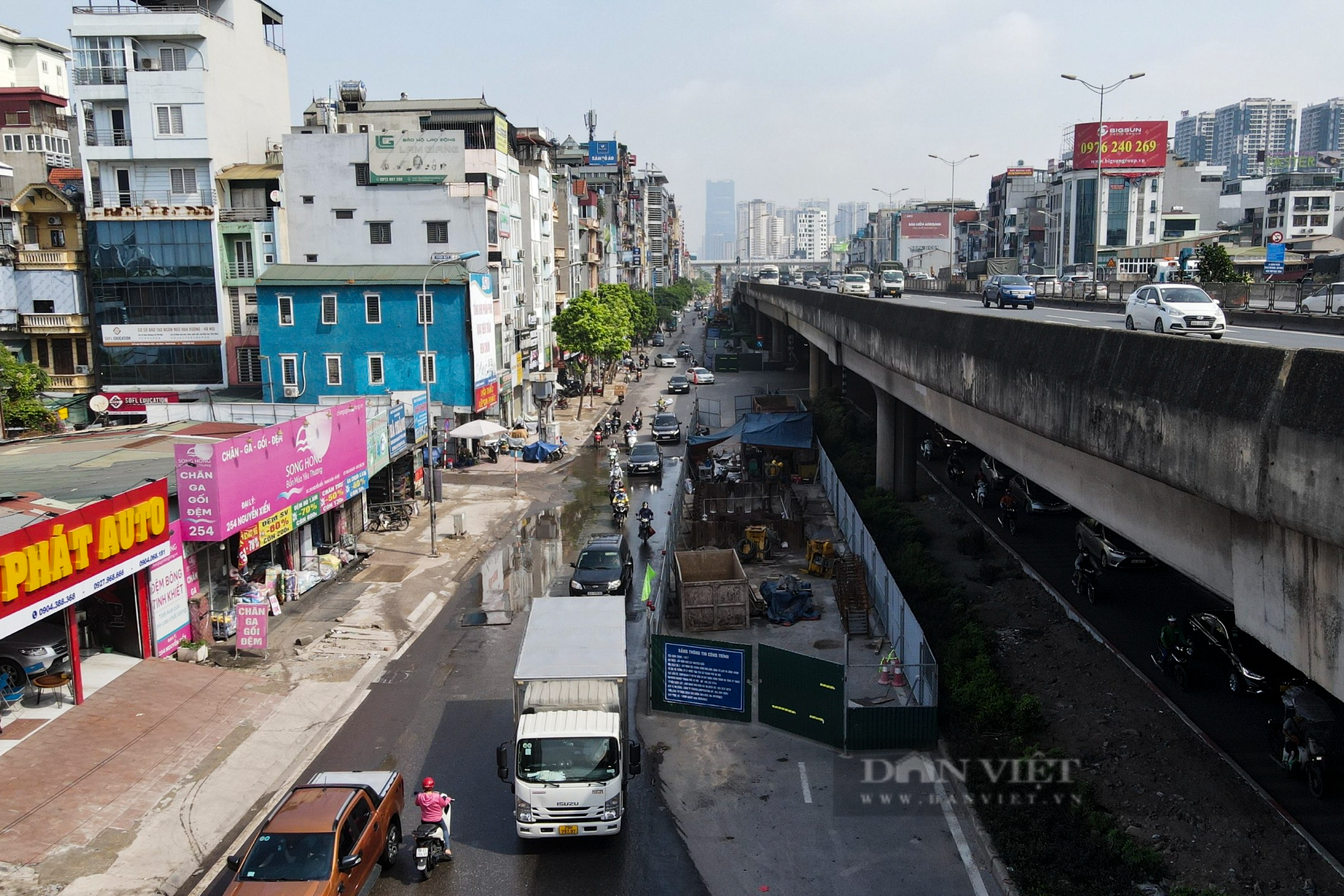 &quot;Lô cốt&quot; án ngữ tứ phía gần dự án nước thải Yên Xá khiến giao thông ùn tắc như cơm bữa - Ảnh 9.