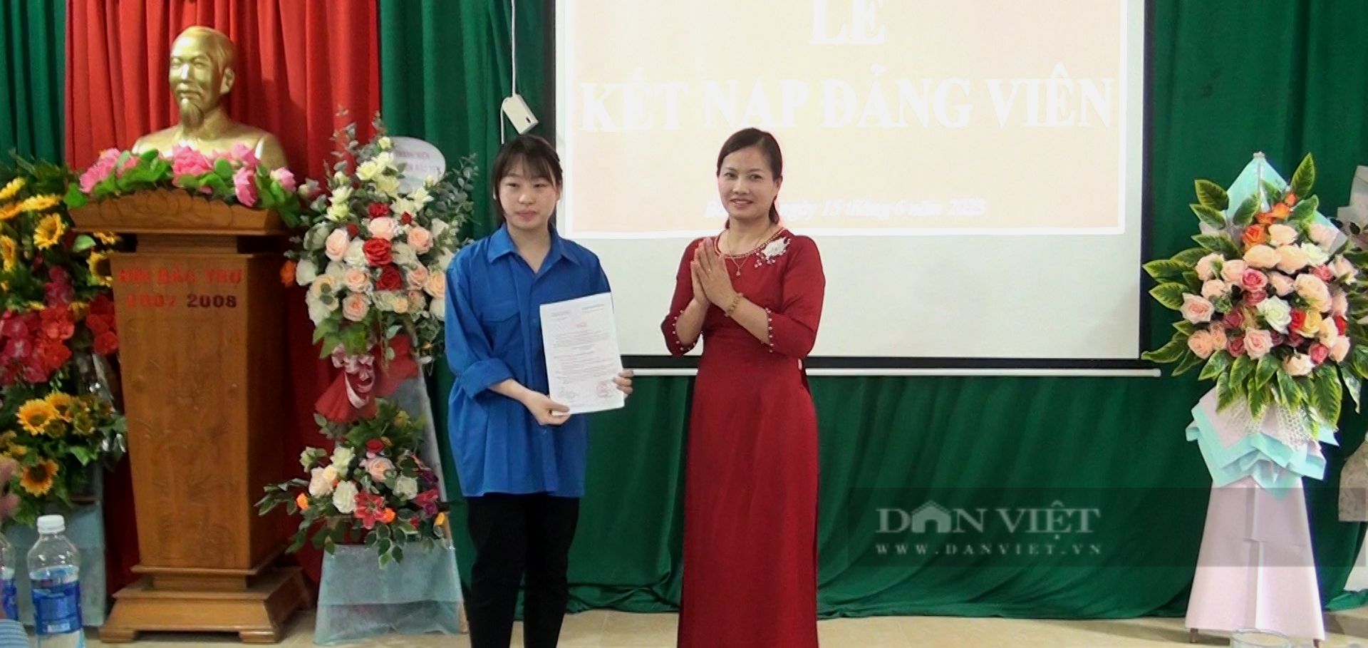 Học sinh THPT đầu tiên của huyện Bắc yên, tỉnh Sơn La được kết nạp Đảng - Ảnh 4.