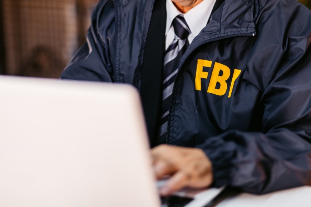 FBI cảnh báo về cuộc gọi lừa đảo mất tiền tài khoản ngân hàng - Ảnh 1.