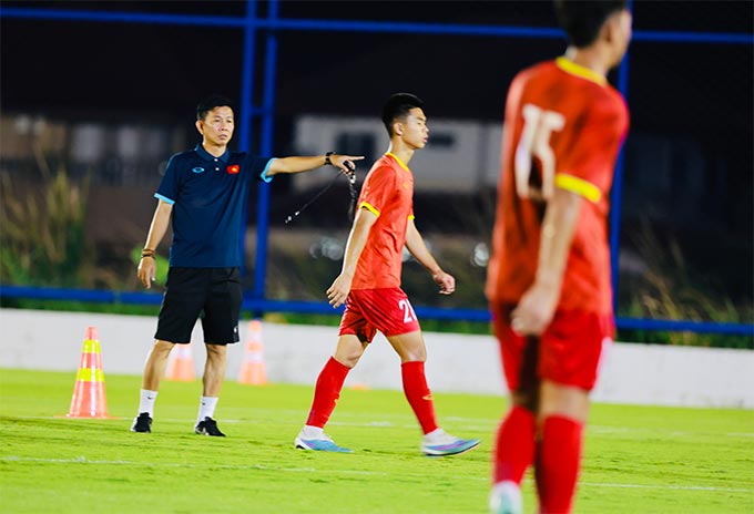 U17 Việt Nam luyện bài gì trước trận đấu với U17 Ấn Độ? - Ảnh 1.