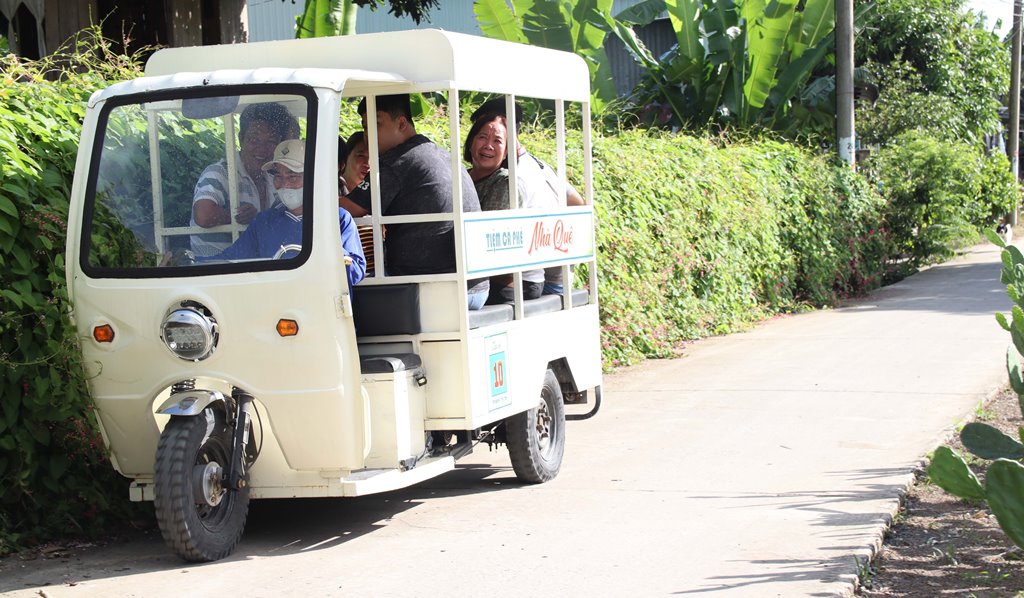 Có một nơi ở An Giang, dân tình kéo nhau ra ruộng uống cà phê mà vẫn thấy mê - Ảnh 2.