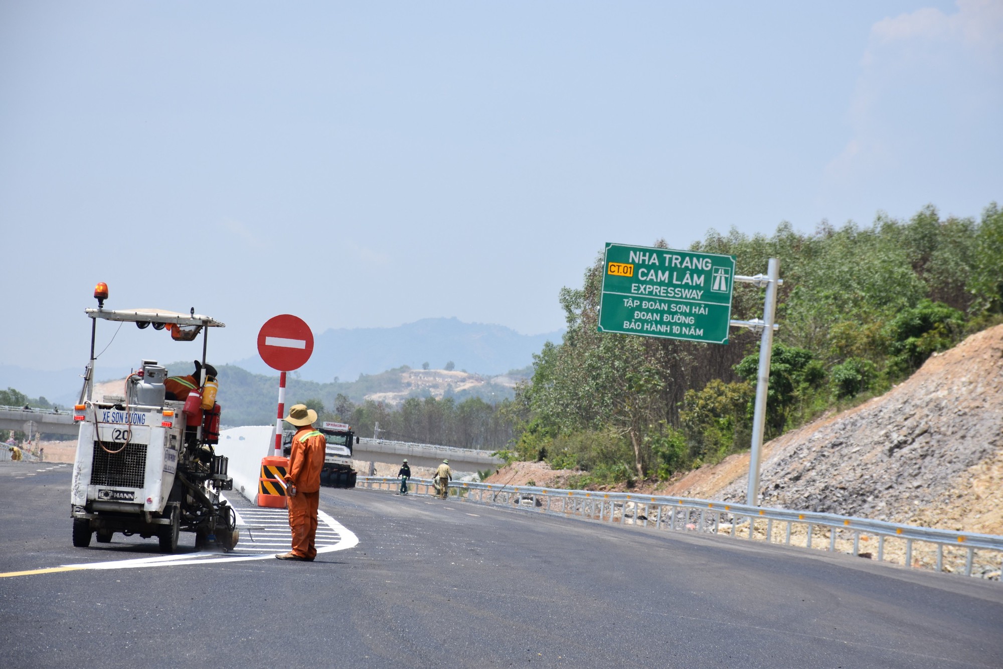 Tạm dừng lưu thông cao tốc Nha Trang – Cam Lâm để làm lễ khánh thành - Ảnh 1.