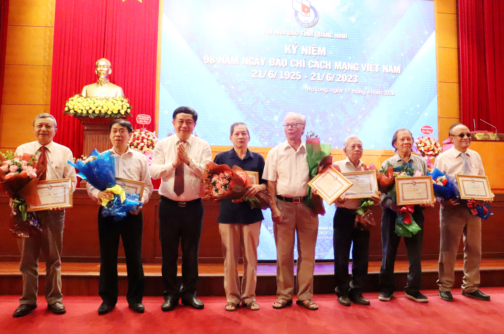 76 tác phẩm báo chí được trao giải báo chí tỉnh Quảng Ninh  - Ảnh 1.
