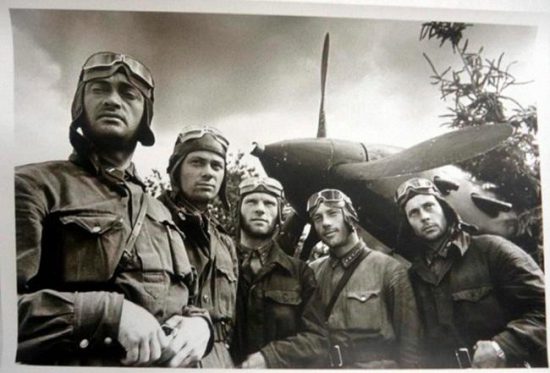 4 nghi lễ mê tín được phi công Liên Xô tuân thủ nghiêm ngặt trong thế chiến II - Ảnh 3.