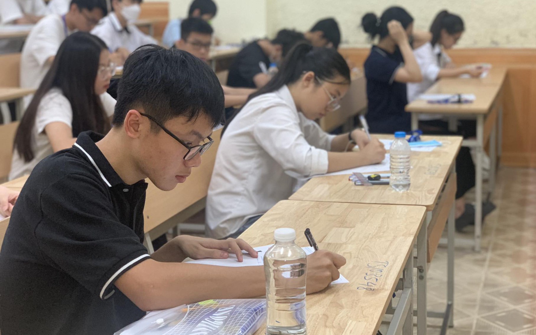 Thi lớp 10 Trường THPT Nguyễn Tất Thành 2023: Nhiều thí sinh &quot;méo mặt&quot; vì đề Văn khó