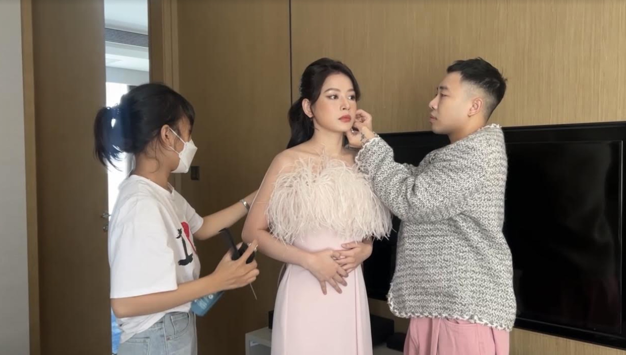 Stylist Hoàng Ku: &quot;Chi Pu đang trở thành hiện tượng được khán giả Trung Quốc yêu mến&quot; - Ảnh 3.