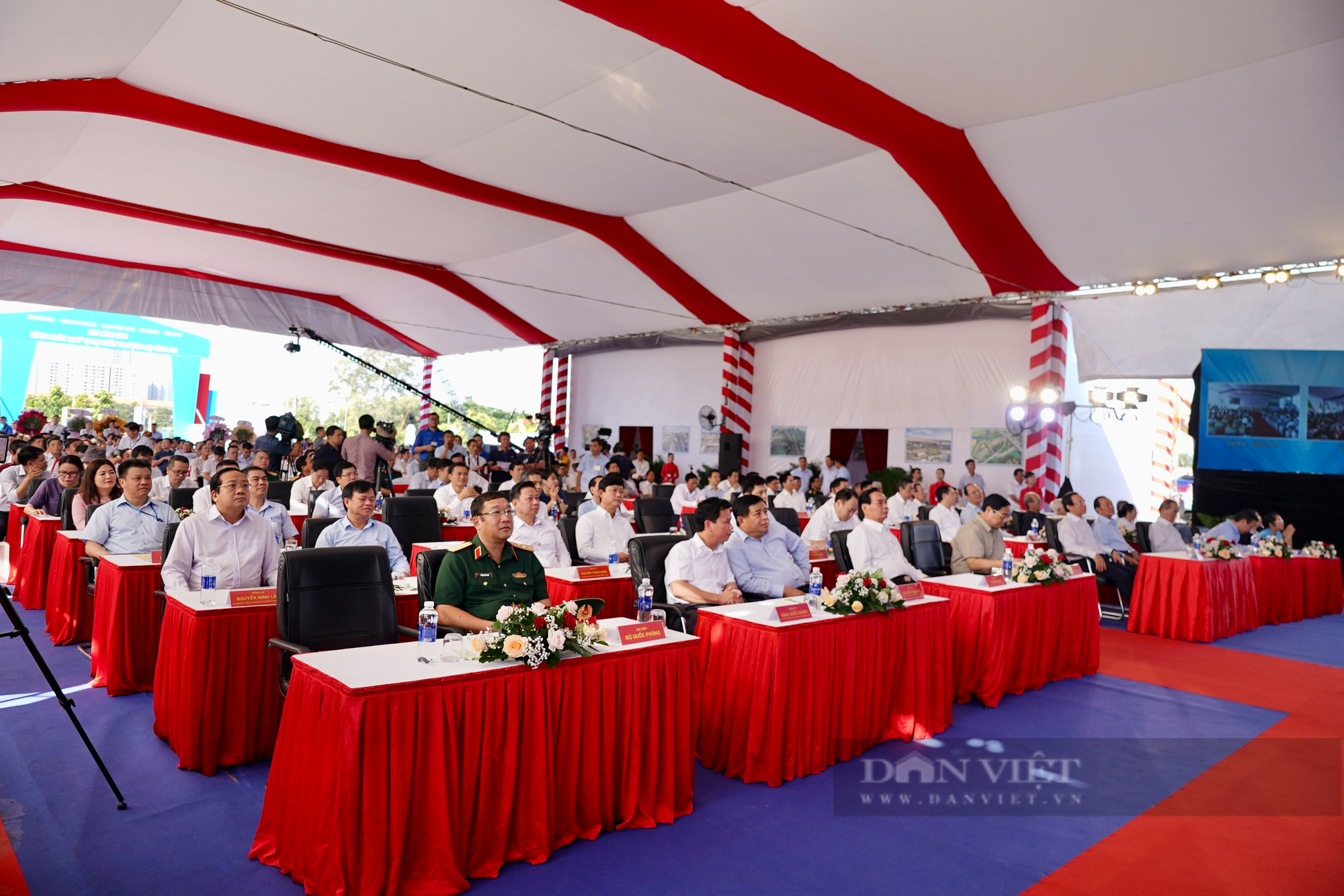 Chủ tịch UBND TP.HCM Phan Văn Mãi: Cuối năm 2025 sẽ thông xe trục cao tốc Vành đai 3-TP.HCM với 4 làn xe chính - Ảnh 2.