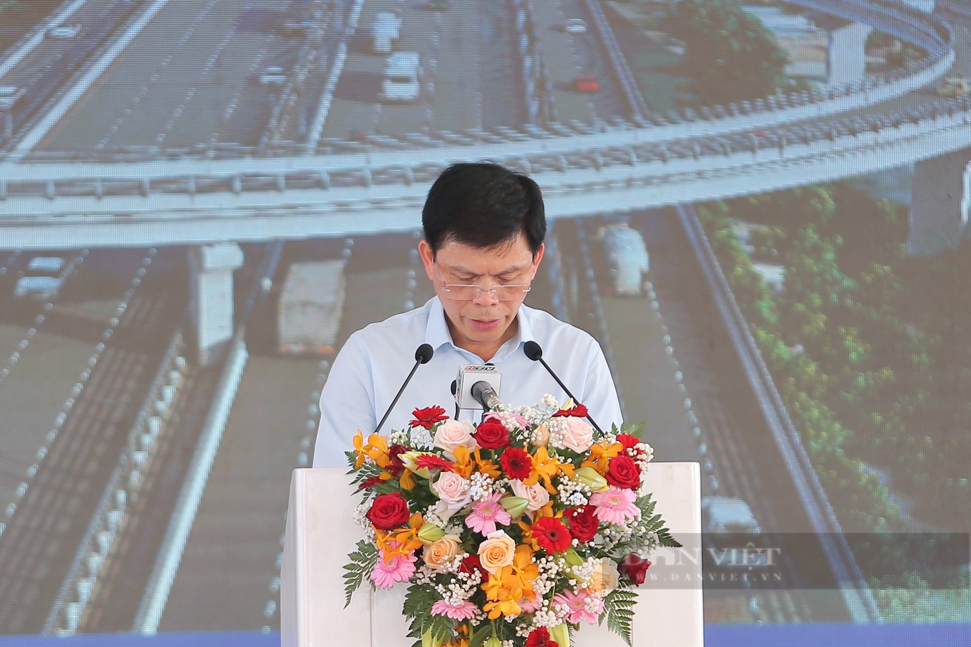 Chủ tịch UBND TP.HCM Phan Văn Mãi: Cuối năm 2025 sẽ thông xe trục cao tốc Vành đai 3-TP.HCM với 4 làn xe chính - Ảnh 4.