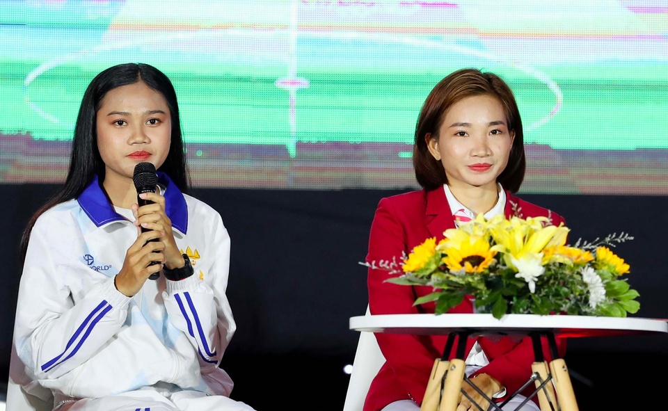 Nguyễn Thị Oanh nhận giải &quot;Cảm hứng SEA Games 32&quot; - Ảnh 1.