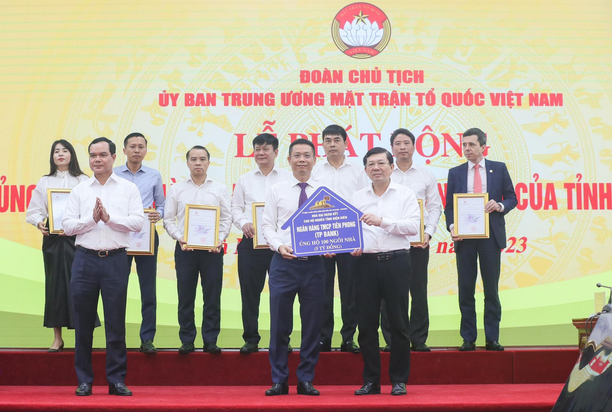 TPBank ủng hộ 5 tỷ đồng xây dựng nhà Đại Đoàn kết cho nhiều hộ nghèo tỉnh Điện Biên - Ảnh 1.