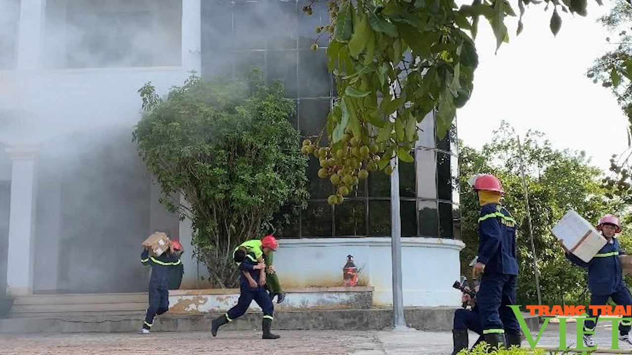 Sơn La: Triển khai mô hình &quot;Nhà tôi có bình chữa cháy&quot; - Ảnh 9.