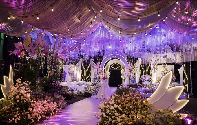 Đám cưới con gái đại gia ở Long An: Trang trí 2 tấn hoa, 200 người phục vụ - Ảnh 8.